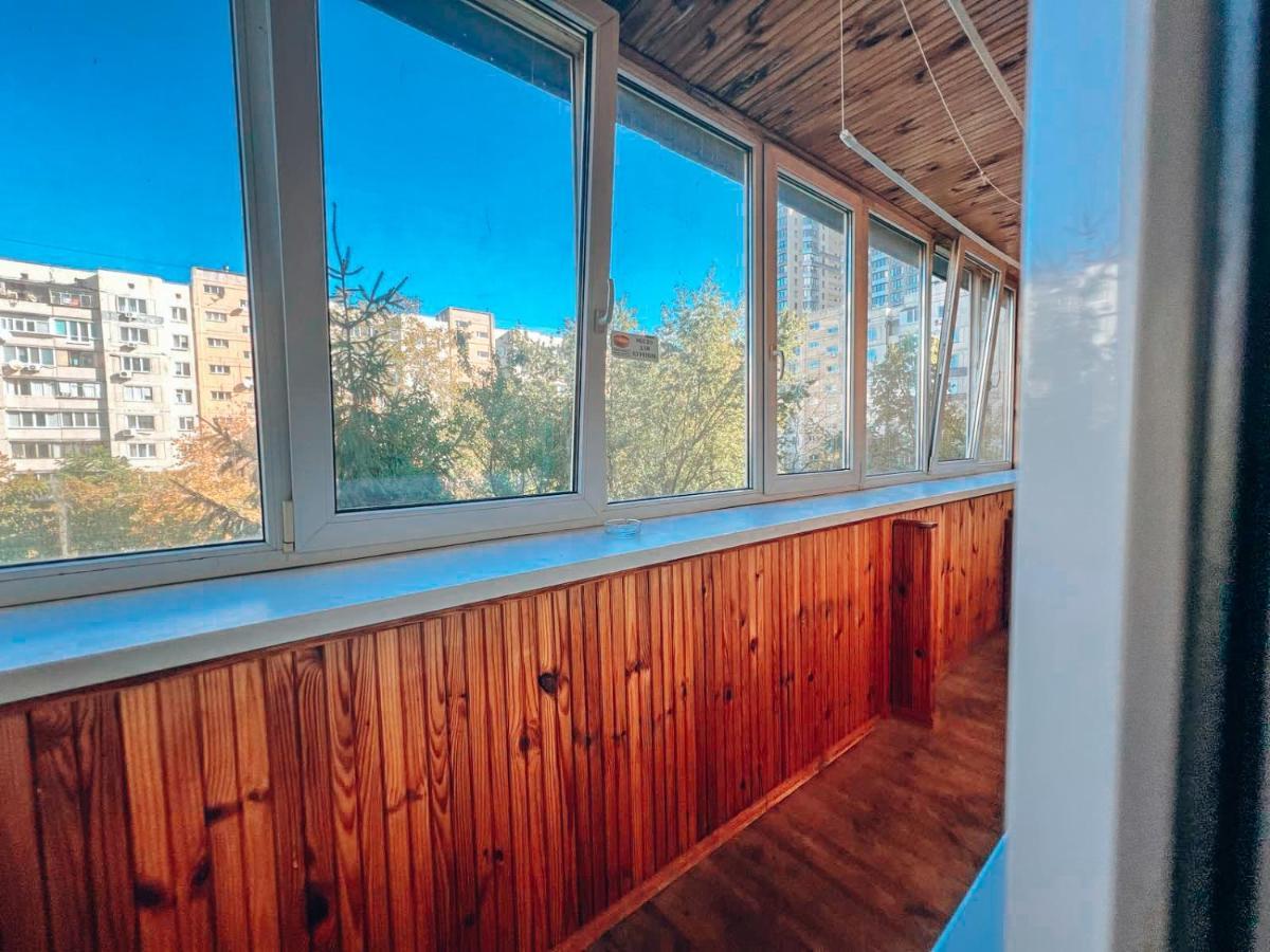Apartments Near The Exhibition Centre Kyiv Exterior photo